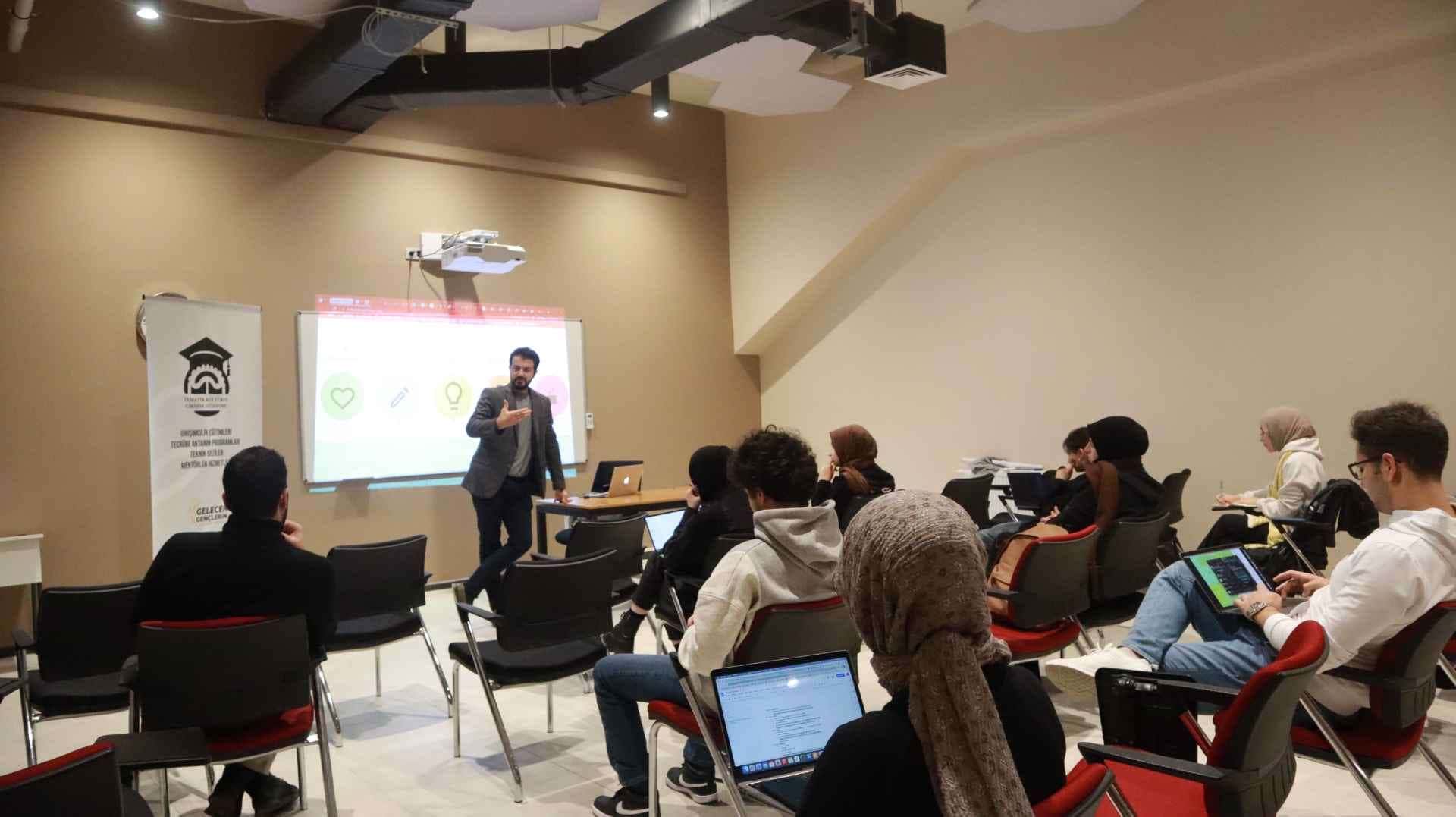 Tasarımla Düşünme Eğitimi Gerçekleştirildi